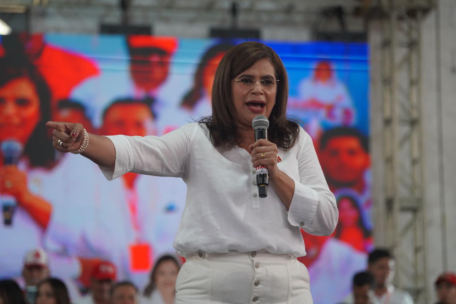 La Batalla de Rixi Moncada: Pérdida de Apoyo y Preocupación Económica